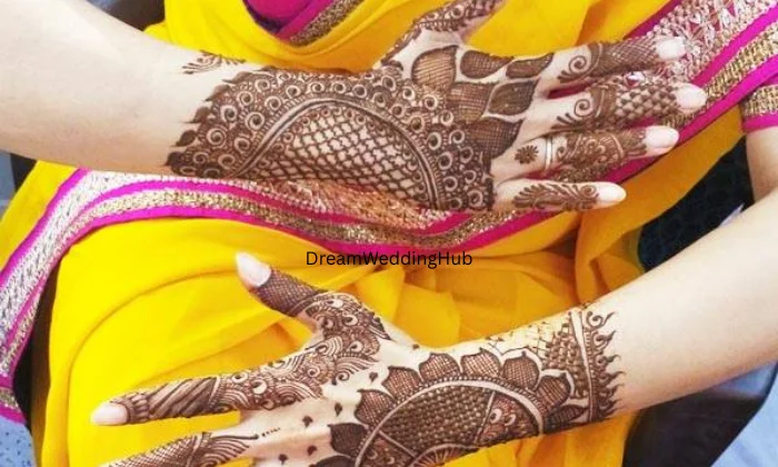 Urmi  Mehendi Artist